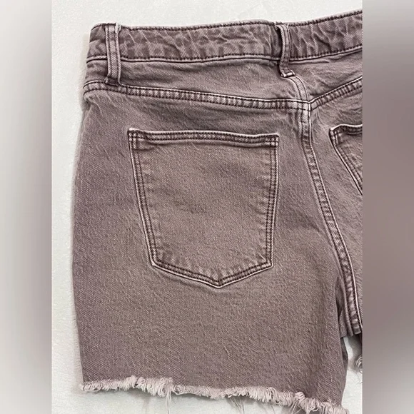 Universal Thread Women’s Distressed Frayed Vintage Midi Denim Mauve Shorts - Picture 16 of 16